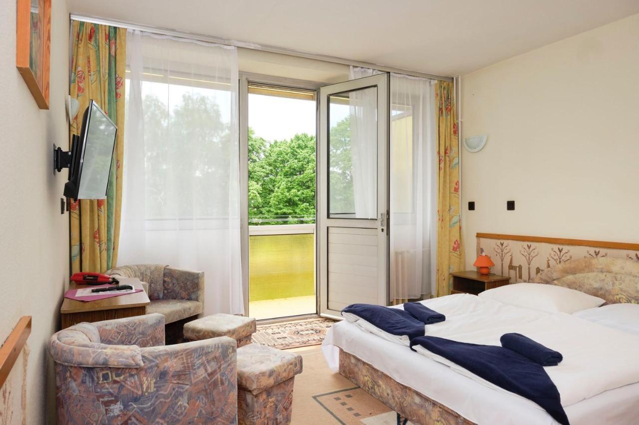 Retro Lido - Vonyarcvashegy Hotell Exteriör bild