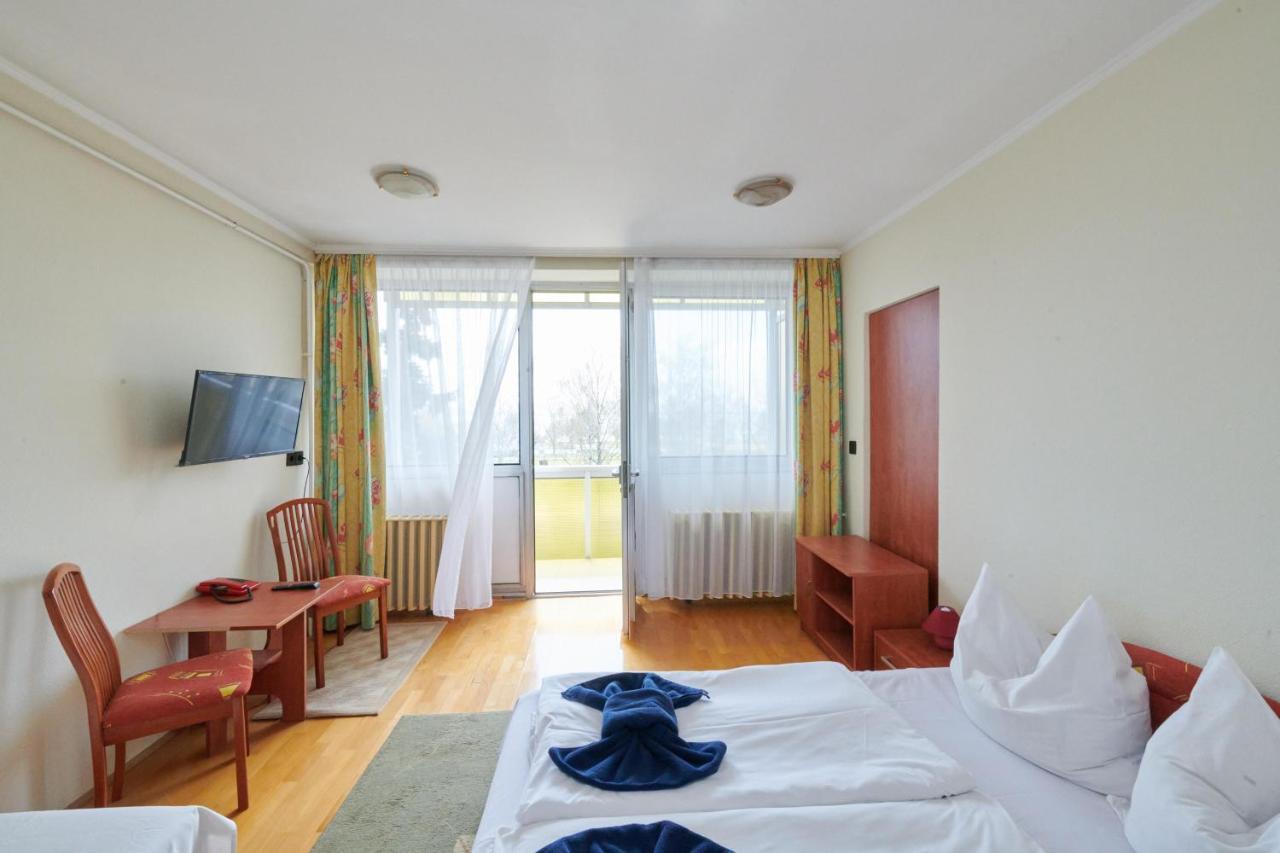 Retro Lido - Vonyarcvashegy Hotell Exteriör bild